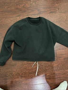 Vuori black sweatshirt